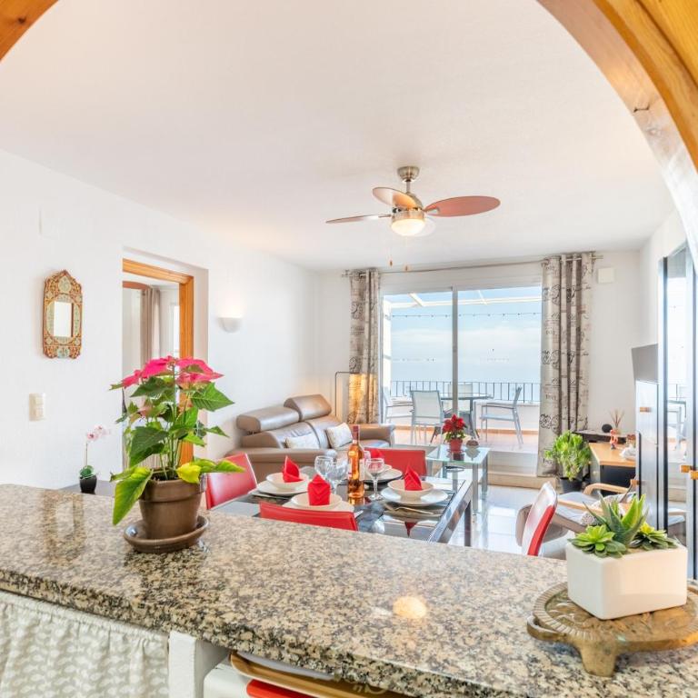 La Vista - Two-Bedroom Deluxe Apartment with Ocean View - 10