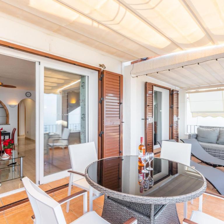 La Vista - Two-Bedroom Deluxe Apartment with Ocean View - 6