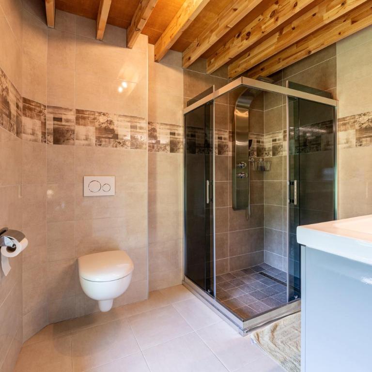 Les Bellevues - Chambre Quadruple avec Douche - 12