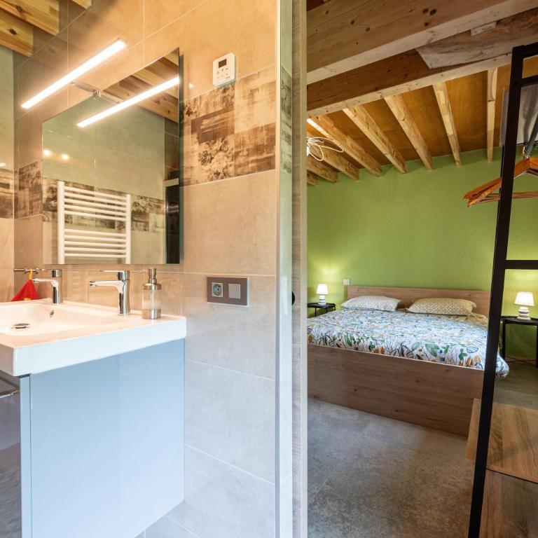 Les Bellevues - Chambre Quadruple avec Douche - 11