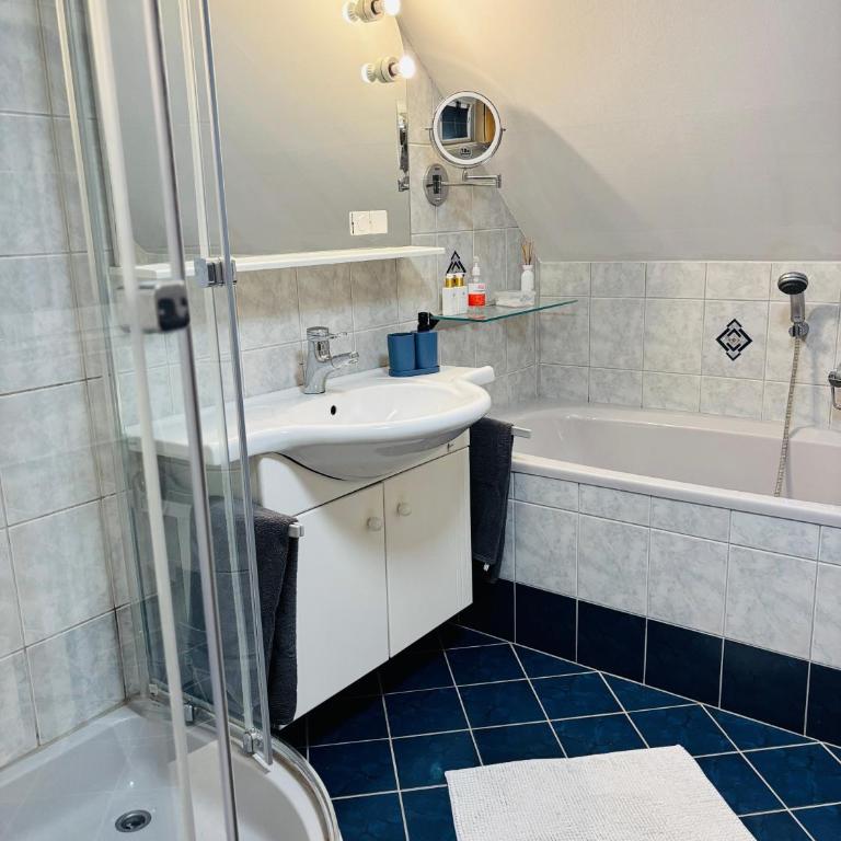 Mmapartment - Deluxe-Apartment mit 2 Schlafzimmern und Gartenblick - 9