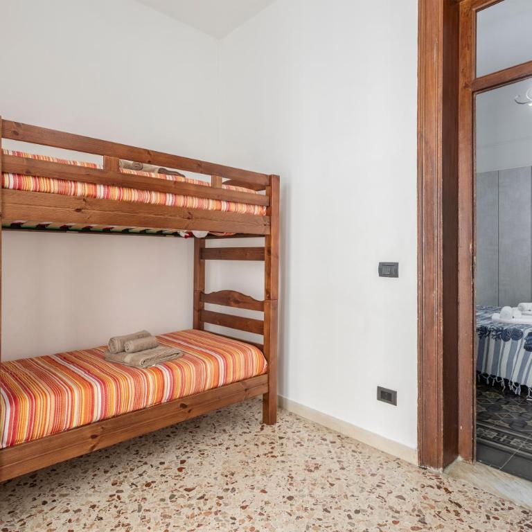 Cla e Max - Three-Bedroom House - 19