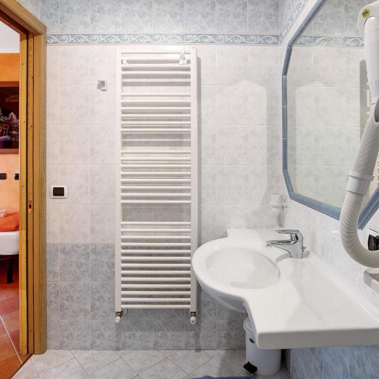 Appartamenti Chestel - Appartamento Deluxe con 2 Camere da Letto e Vista Giardino - 19