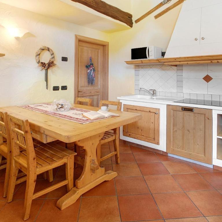Appartamenti Chestel - Appartamento Deluxe con 2 Camere da Letto e Vista Giardino - 15