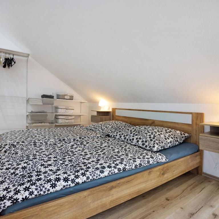 Fewo Ferdl - Apartment mit 1 Schlafzimmer und Gartenblick - 11