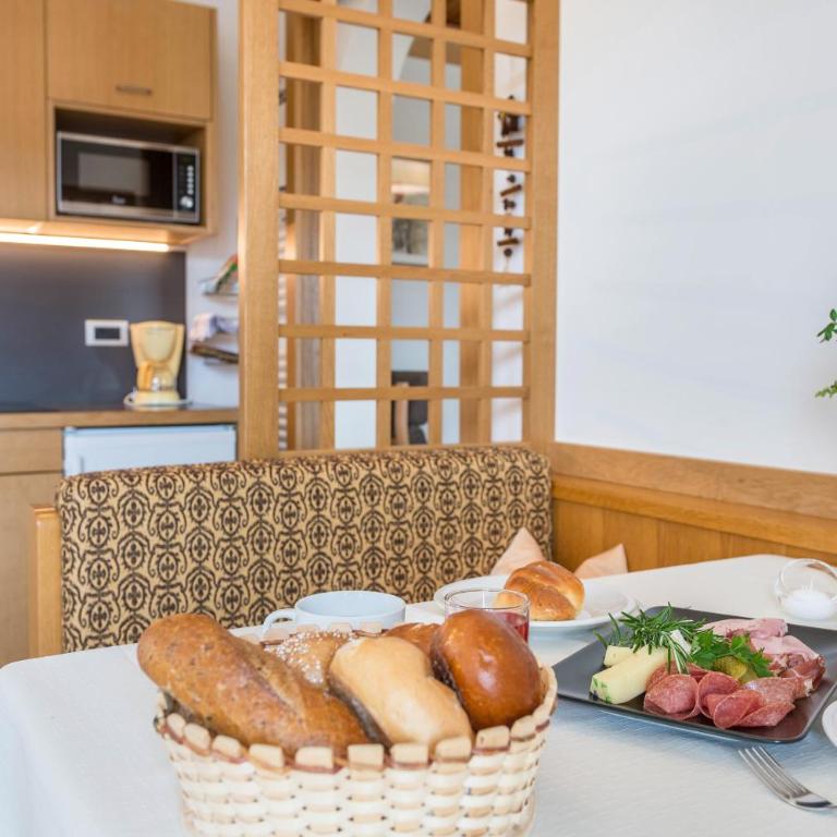 Haus Sonnegg Sonnenuntergang - One-Bedroom Apartment with Garden View - 11