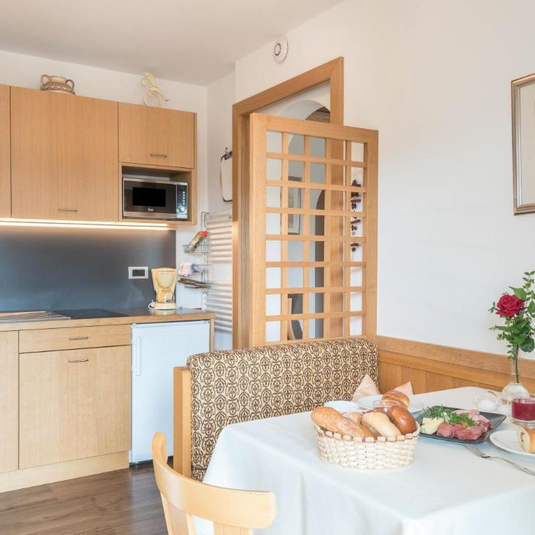 Haus Sonnegg Sonnenuntergang - One-Bedroom Apartment with Garden View - 4