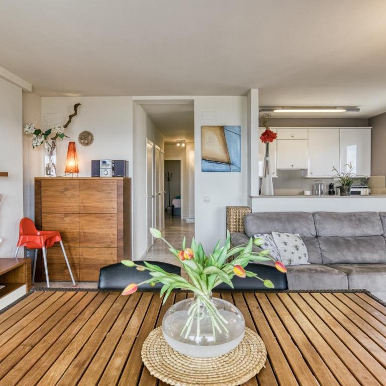 Roses Frontline perfect for family - Three-Bedroom Apartment with Water View - 6