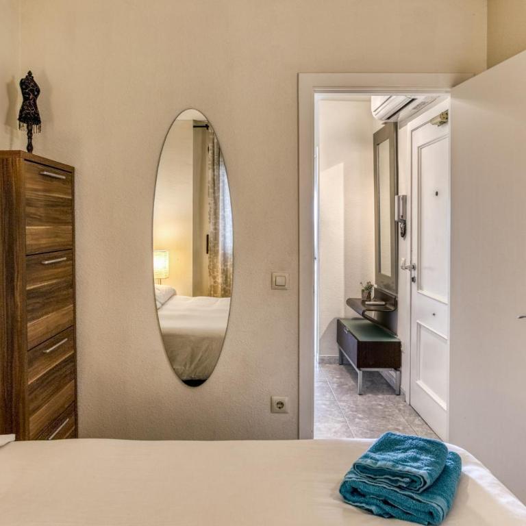 Roses Frontline perfect for family - Three-Bedroom Apartment with Water View - 23