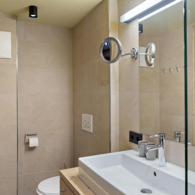 Berghaus Wiesegg - Uriges Tiroler - Premium Apartment mit 3 Schlafzimmern und Balkon - 19