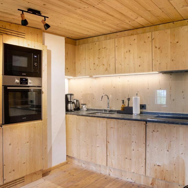 Berghaus Wiesegg - Uriges Tiroler - Premium Apartment mit 3 Schlafzimmern und Balkon - 12