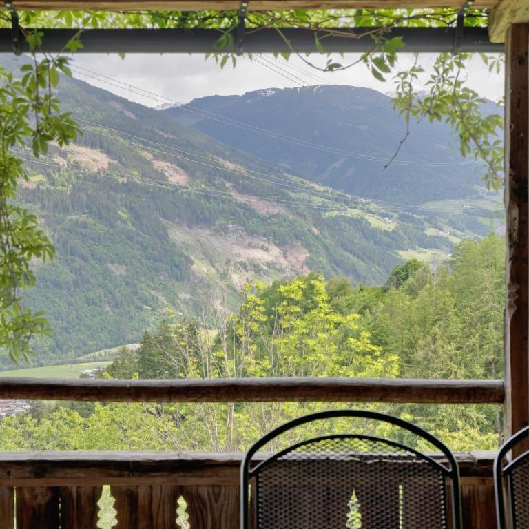 Berghaus Wiesegg - Uriges Tiroler - Premium Apartment mit 3 Schlafzimmern und Balkon - 5