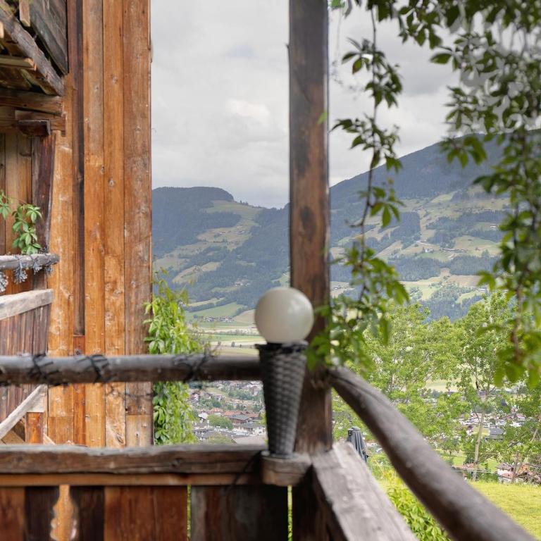 Berghaus Wiesegg - Uriges Tiroler - Premium Apartment mit 3 Schlafzimmern und Balkon - 37