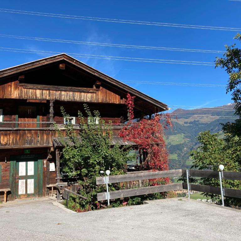 Berghaus Wiesegg - Uriges Tiroler - Premium Apartment mit 3 Schlafzimmern und Balkon - 35