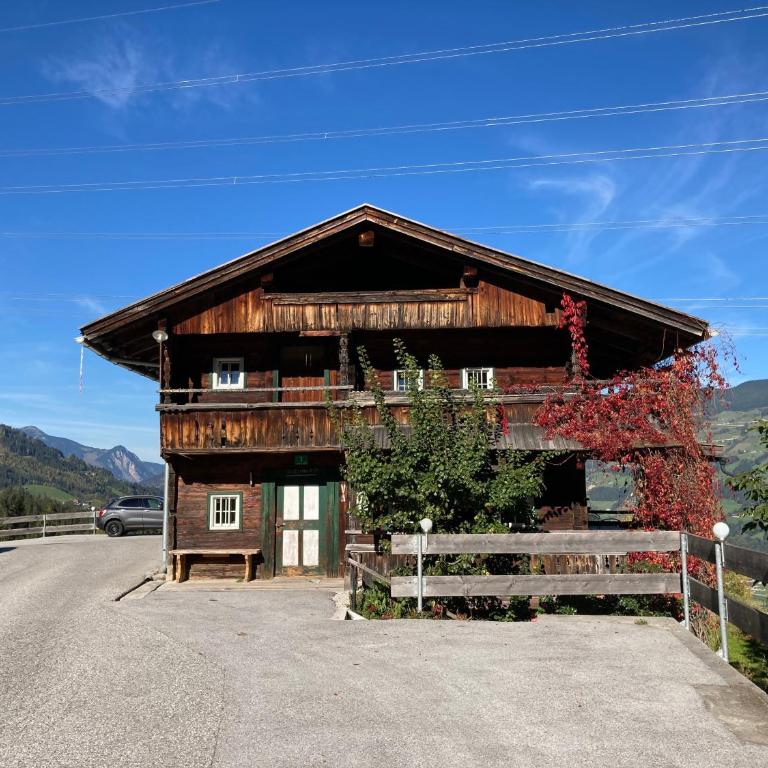 Berghaus Wiesegg - Uriges Tiroler - Premium Apartment mit 3 Schlafzimmern und Balkon - 1