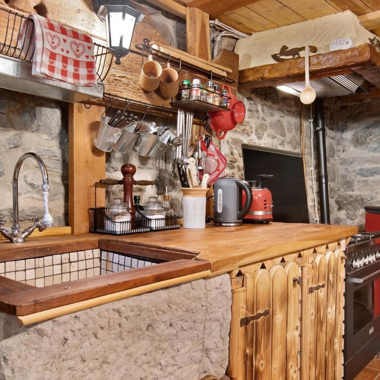 La Taverna dei Due Gufi - Appartamento Deluxe con 2 Camere da Letto e Balcone - 7