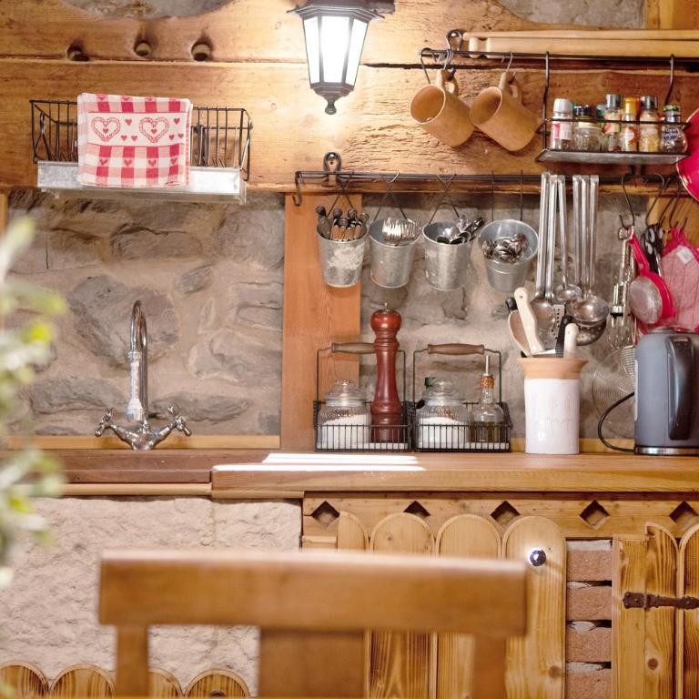La Taverna dei Due Gufi - Appartamento Deluxe con 2 Camere da Letto e Balcone - 8