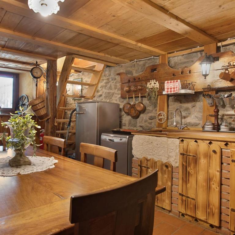 La Taverna dei Due Gufi - Appartamento Deluxe con 2 Camere da Letto e Balcone - 10