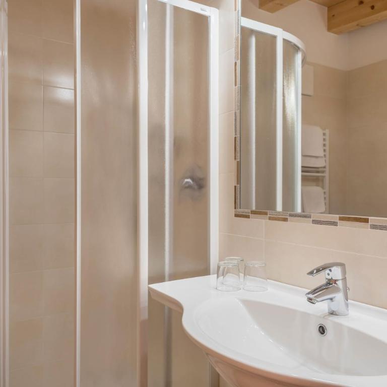 Hotel Residence Gardena Saslong - Appartamento Deluxe con 2 Camere da Letto e Vista Giardino - 20