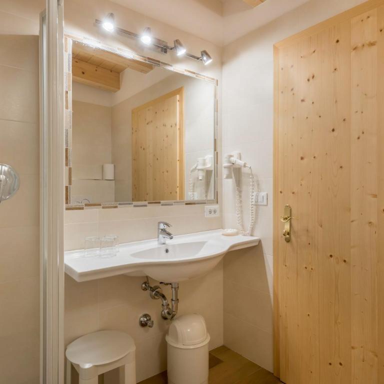 Hotel Residence Gardena Saslong - Appartamento Deluxe con 2 Camere da Letto e Vista Giardino - 19