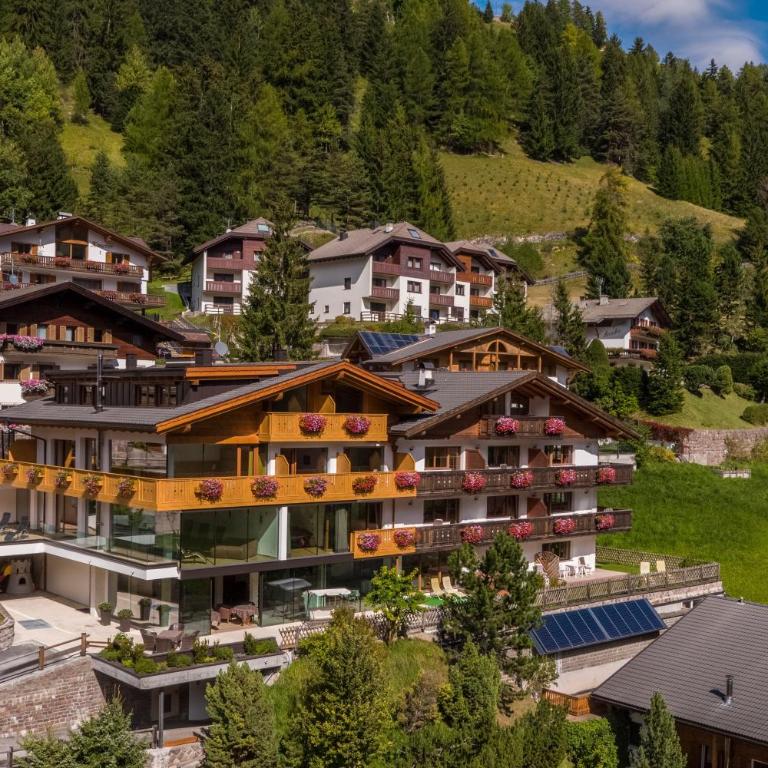 Hotel Residence Gardena Saslong - Appartamento Deluxe con 2 Camere da Letto e Vista Giardino - 21