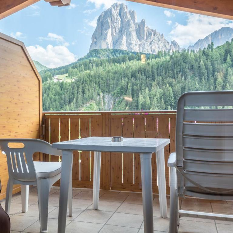 Hotel Residence Gardena Saslong - Appartamento Deluxe con 2 Camere da Letto e Vista Giardino - 2