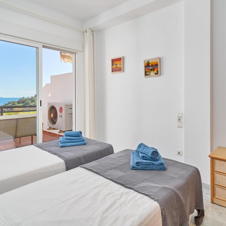 Casa Maritima - Three-Bedroom House - 14