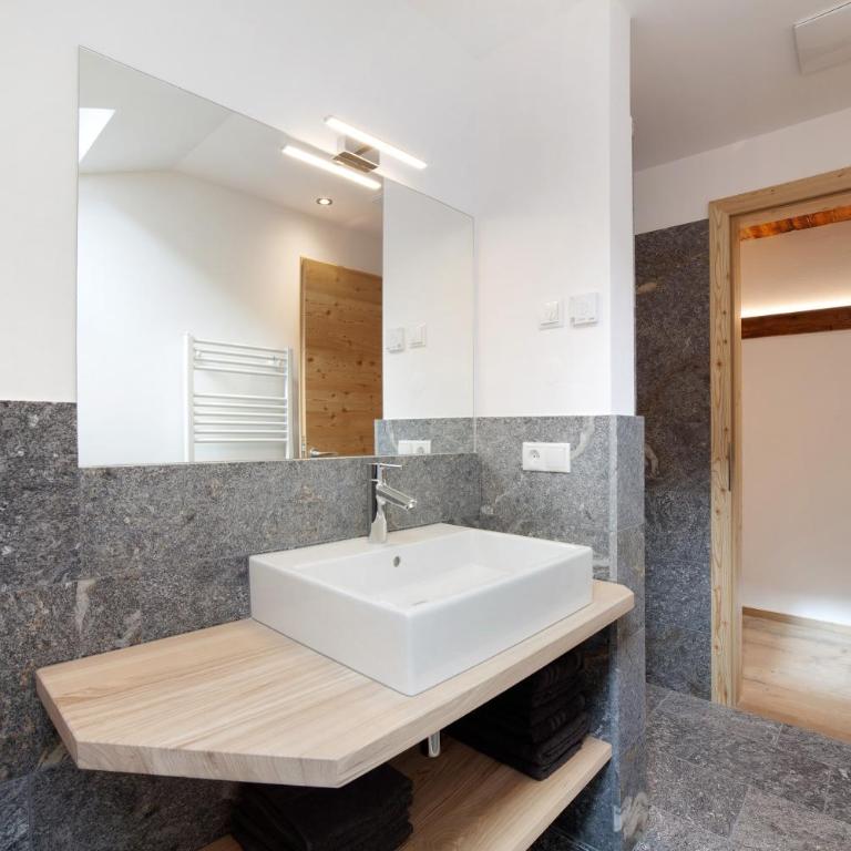 Herrischner Apartement 2 - Deluxe-Apartment mit 2 Schlafzimmern und Gartenblick - 8