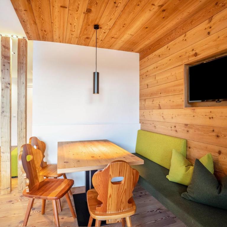 Stoana Apt 4-1 - Deluxe-Apartment mit 2 Schlafzimmern und Gartenblick - 9