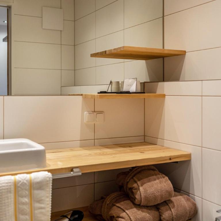 Stoana Apt 4-1 - Deluxe-Apartment mit 2 Schlafzimmern und Gartenblick - 22