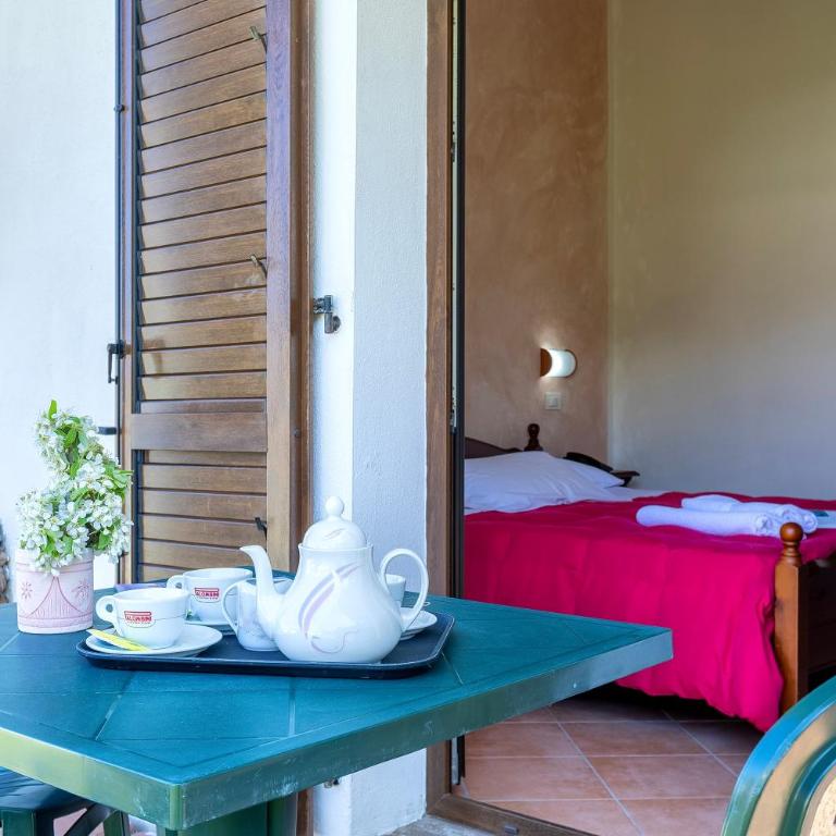 Resort Con Piscina- La Fattoria - Habitación Triple con ducha - 13