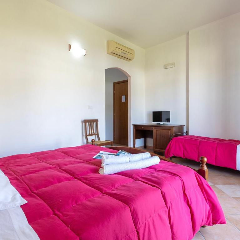 Resort Con Piscina- La Fattoria - Habitación Triple con ducha - 5