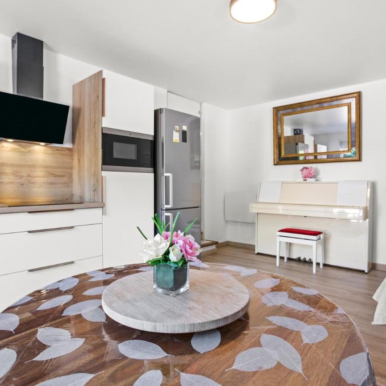 Coin de paradis plage Peguiere - Two-Bedroom Deluxe Apartment with Garden View - 14