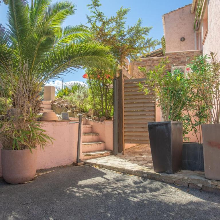 Coin de paradis plage Peguiere - Two-Bedroom Deluxe Apartment with Garden View - 24