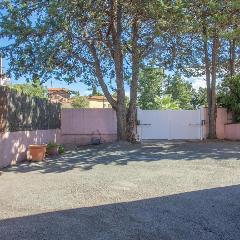 Coin de paradis plage Peguiere - Two-Bedroom Deluxe Apartment with Garden View - 25
