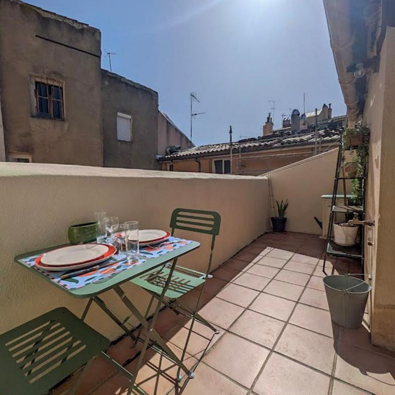 Grand studio, coin nuit & terrasse, plein centre - Apartment mit 1 Schlafzimmer - 2