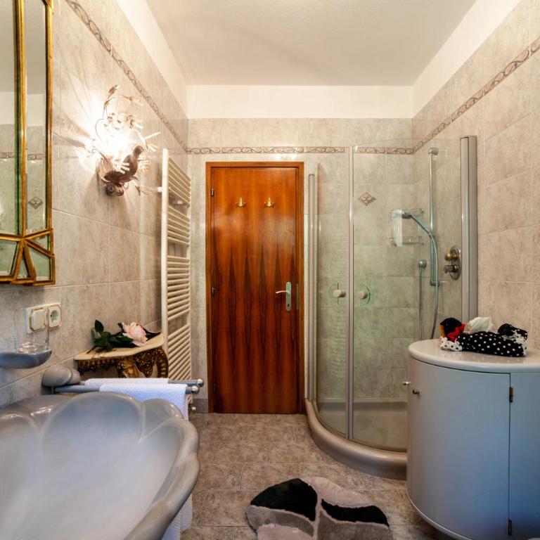 Villa Coris Ferienwohnung Magnolia - Appartamento Deluxe con 2 Camere da Letto e Vista Giardino - 10