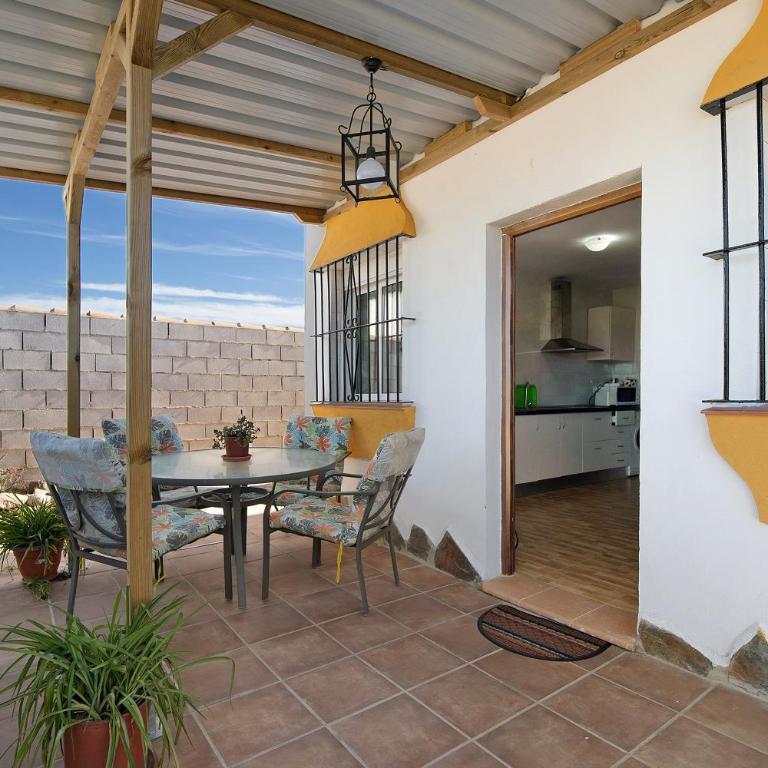 Casa Manoli 3 Chiclana - Habitación Cuádruple con ducha - 2