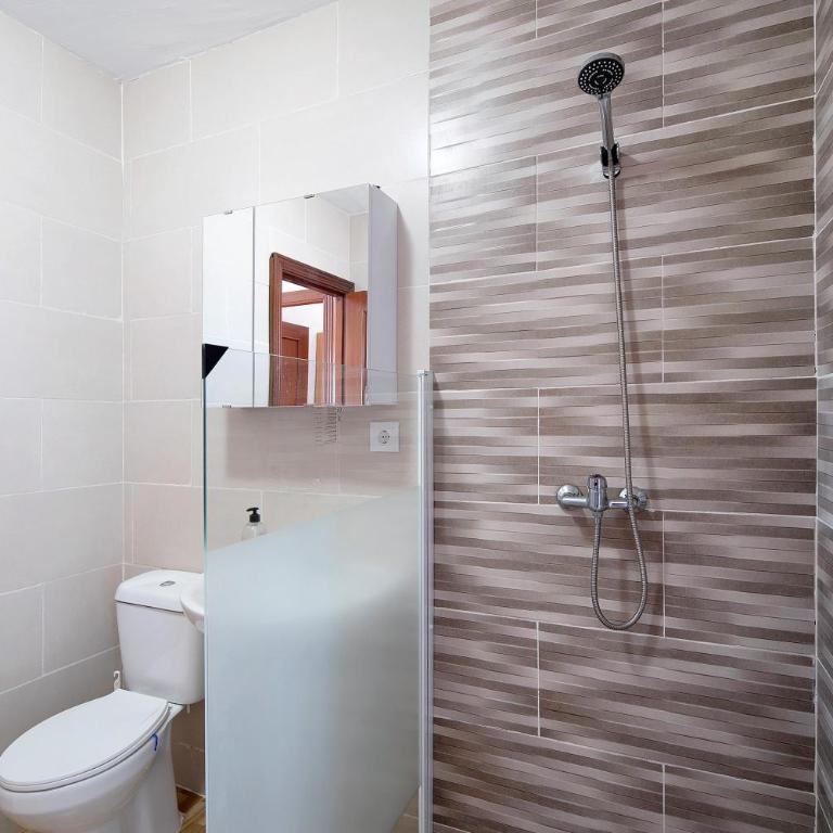 Casa Manoli 3 Chiclana - Habitación Cuádruple con ducha - 19