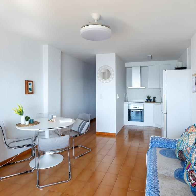 Epsilon 2 4f primera línea de playa - Apartamento Deluxe de 2 dormitorios con vistas al mar - 10