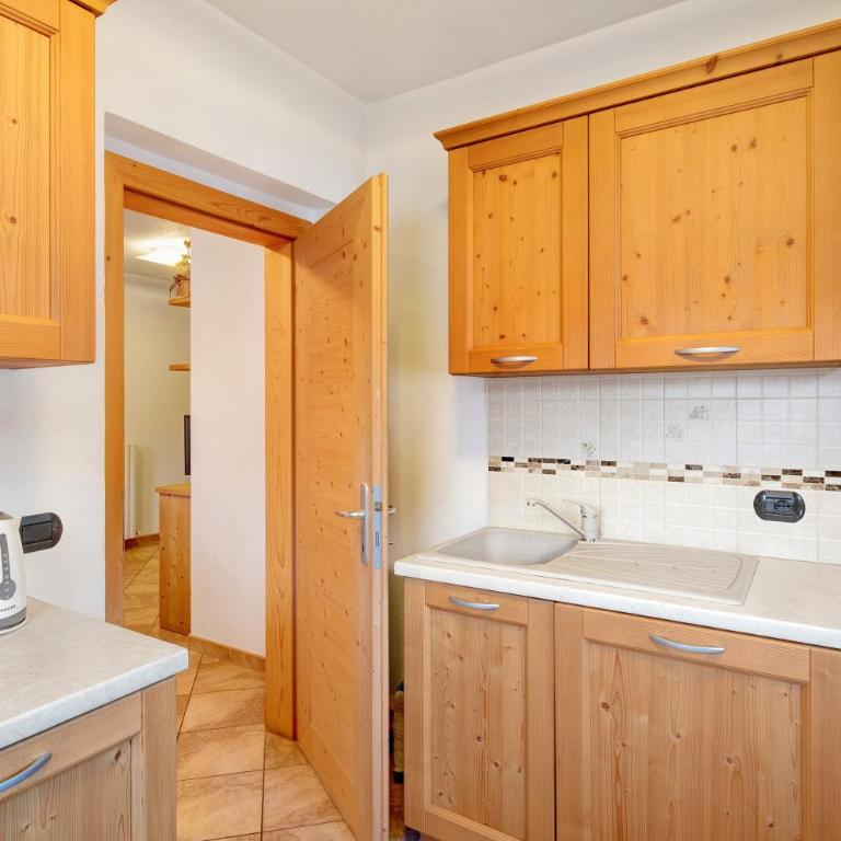 Viola - Two-Bedroom Deluxe Apartment with Balcony - 5