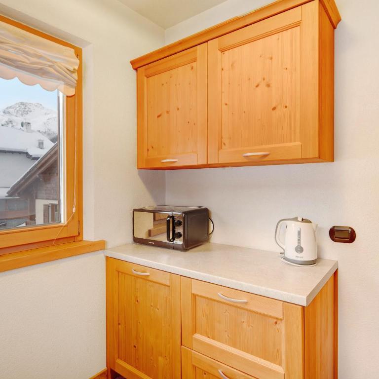 Viola - Two-Bedroom Deluxe Apartment with Balcony - 6