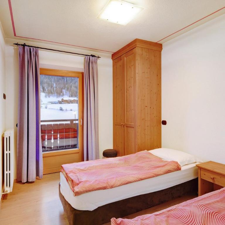 Viola - Two-Bedroom Deluxe Apartment with Balcony - 15