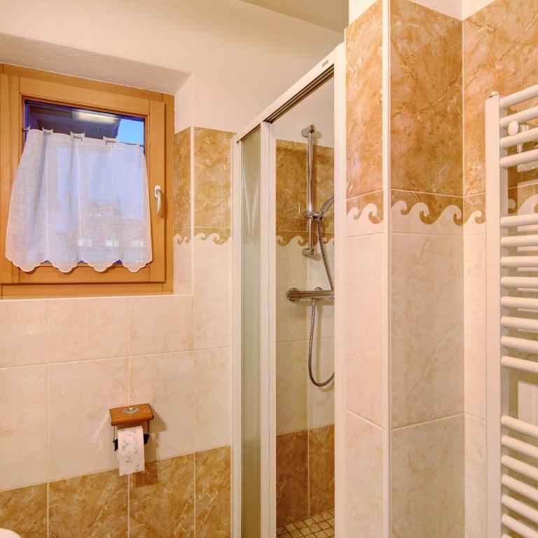 Viola - Two-Bedroom Deluxe Apartment with Balcony - 18