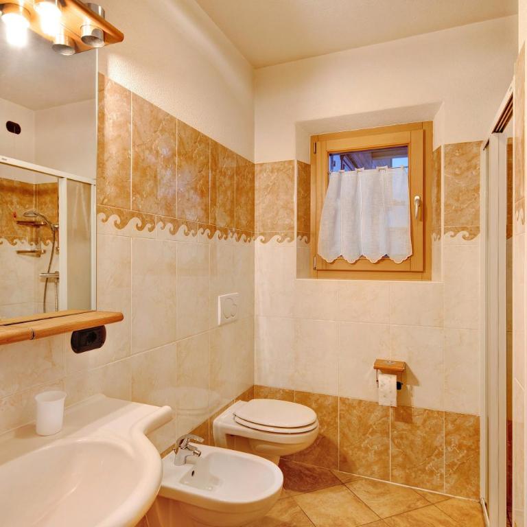 Viola - Two-Bedroom Deluxe Apartment with Balcony - 17