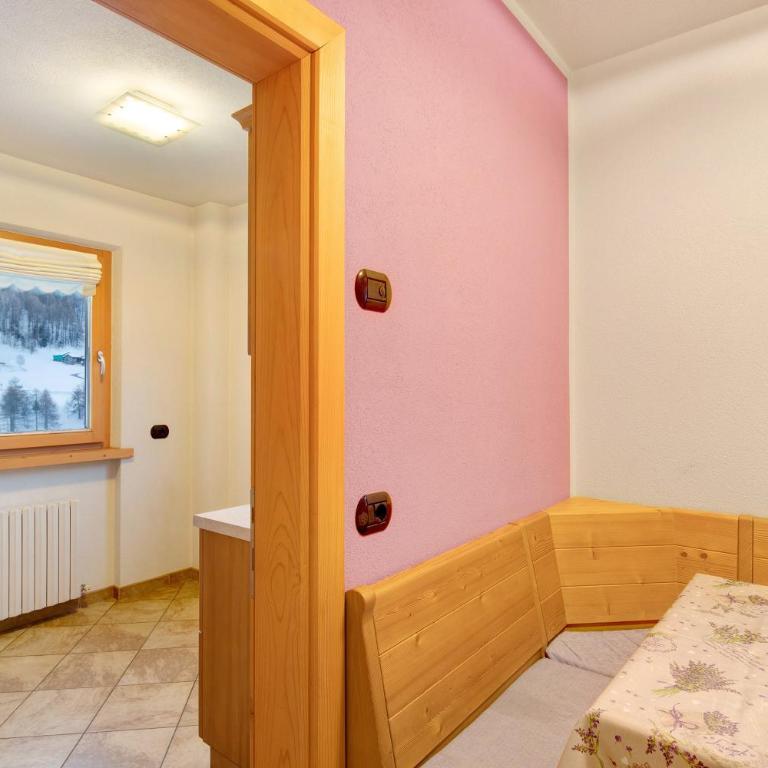 Viola - Two-Bedroom Deluxe Apartment with Balcony - 4