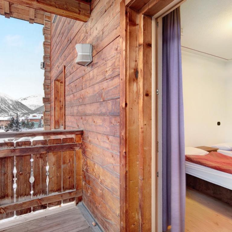 Viola - Two-Bedroom Deluxe Apartment with Balcony - 14