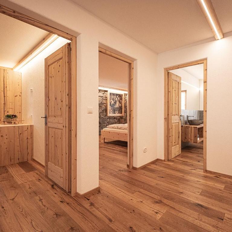 Kofler zw den Wänden Apt Zirm - Two-Bedroom Deluxe Apartment with Garden View - 4