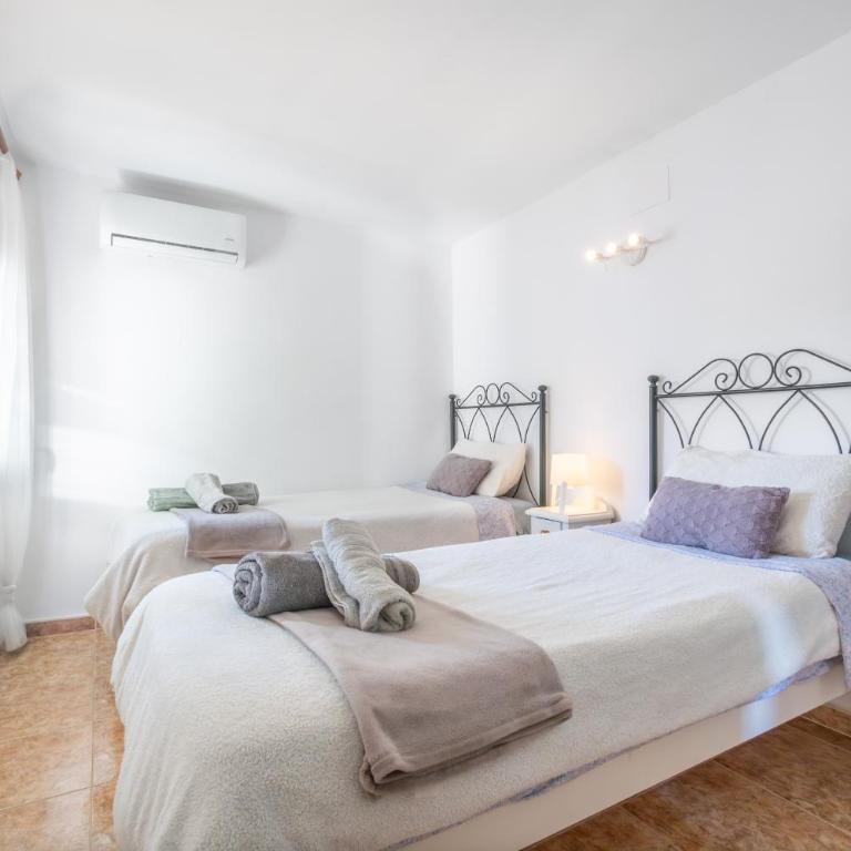 Wonderful - Three-Bedroom Premium Apartment with Balcony - 14