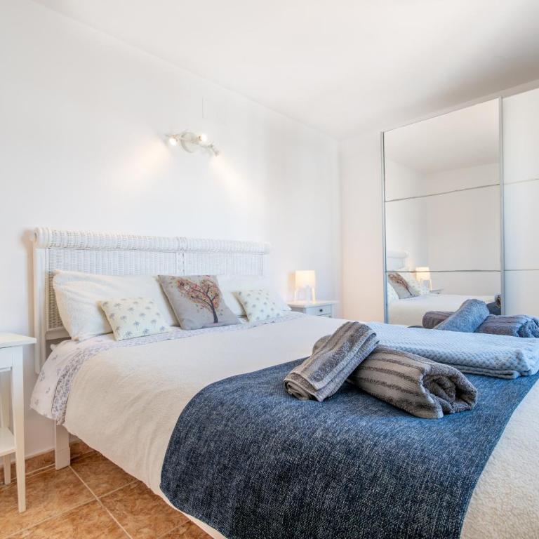 Wonderful - Three-Bedroom Premium Apartment with Balcony - 13